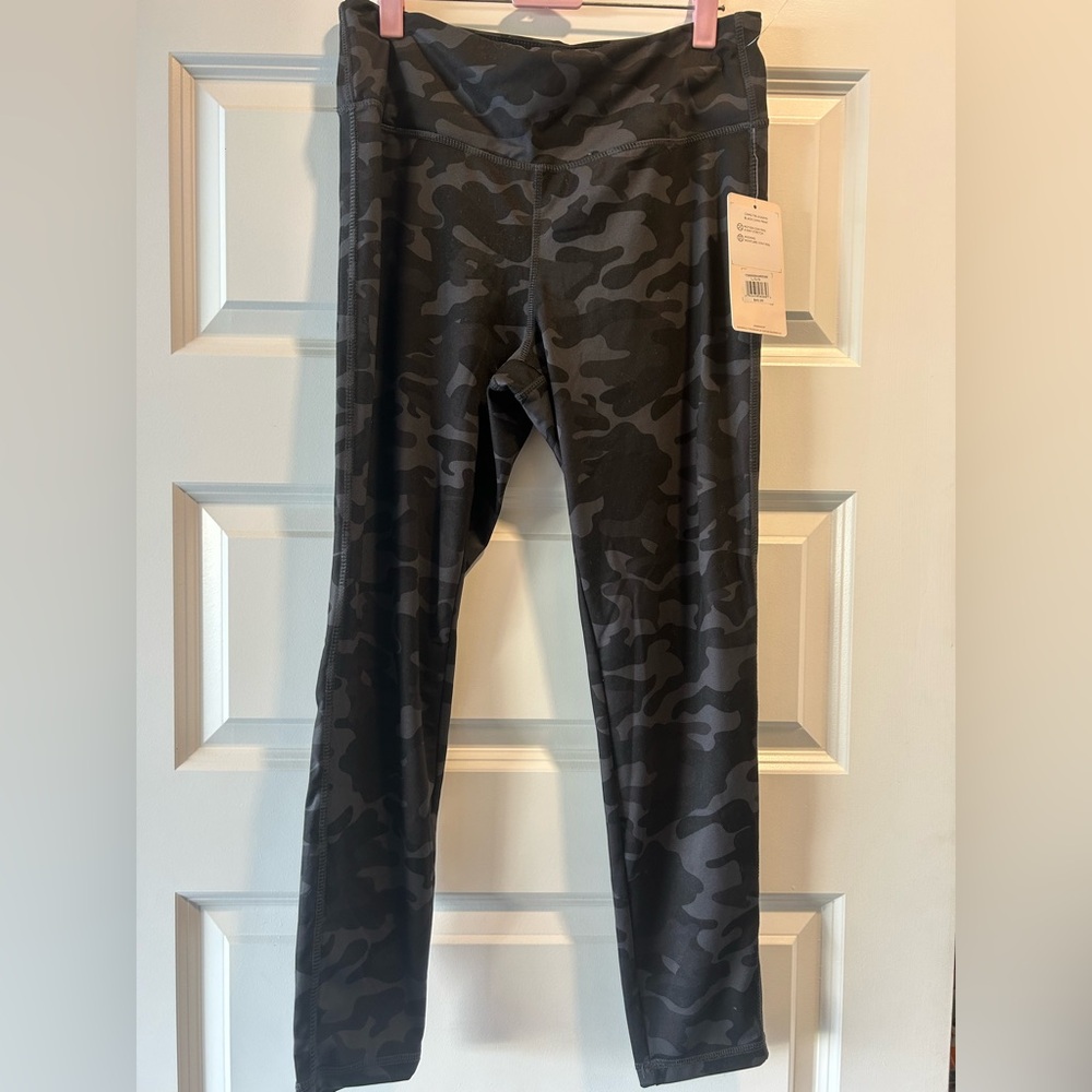 Danskin Leggings in Black Camo
